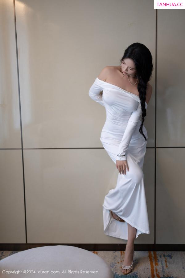 小娜比  [XiuRen]高清写真图 2024.09.05 No.9115 娜比 黑丝美腿第7张图片